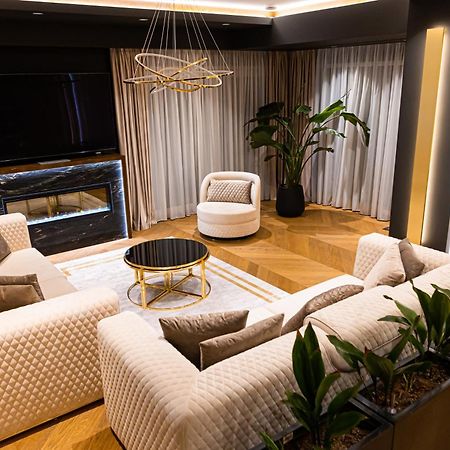 Deluxe Aparthotel Marwell Residence Сучава Экстерьер фото