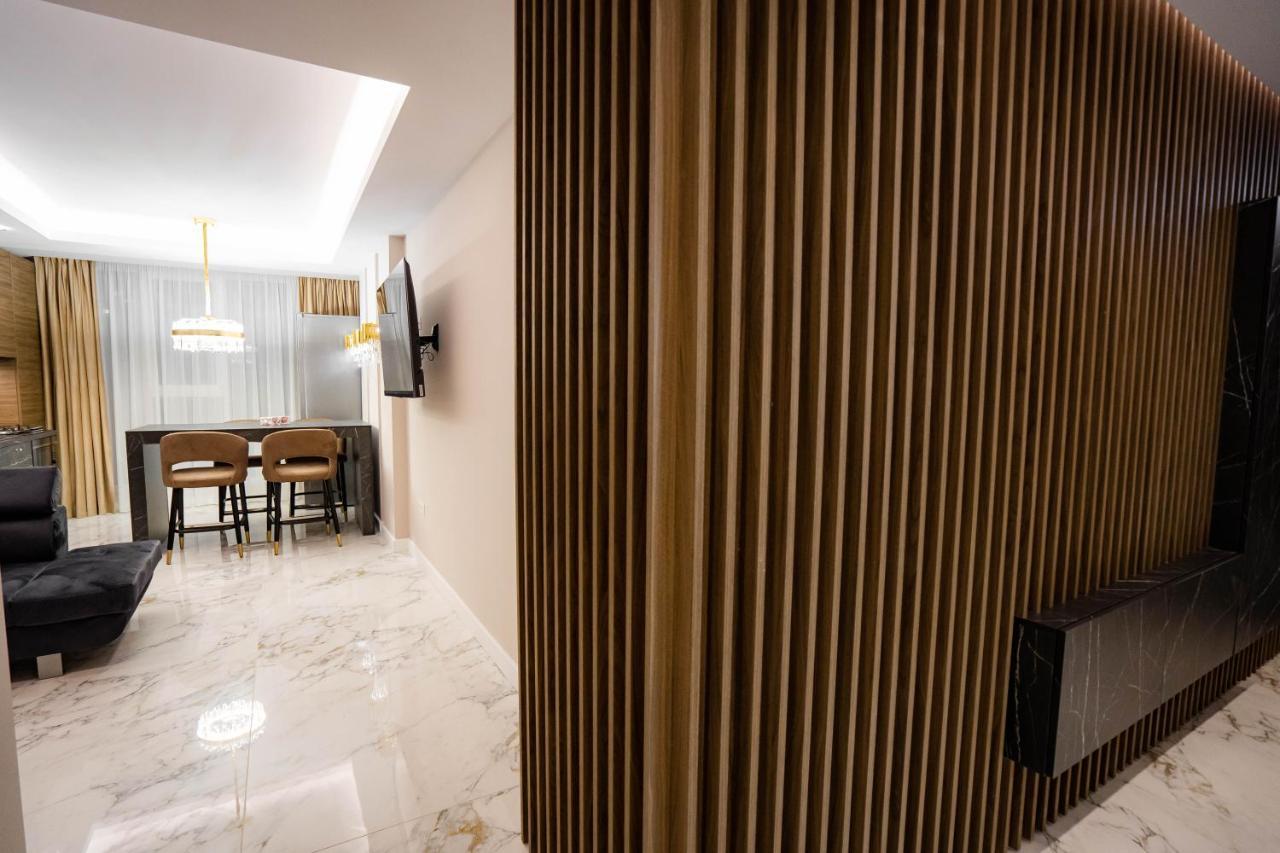 Deluxe Aparthotel Marwell Residence Сучава Экстерьер фото