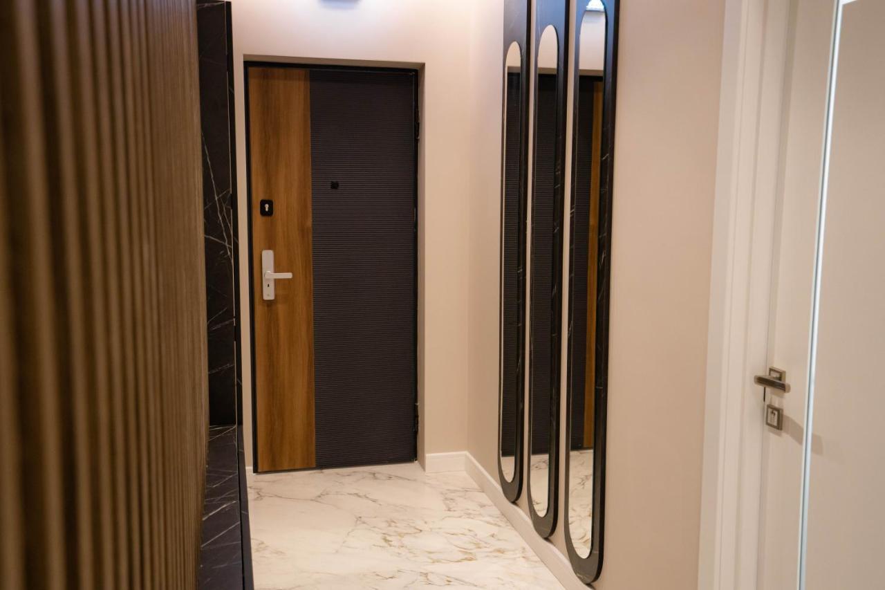 Deluxe Aparthotel Marwell Residence Сучава Экстерьер фото