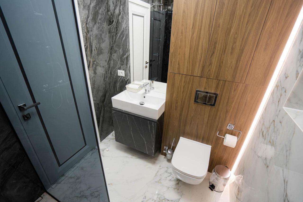 Deluxe Aparthotel Marwell Residence Сучава Экстерьер фото