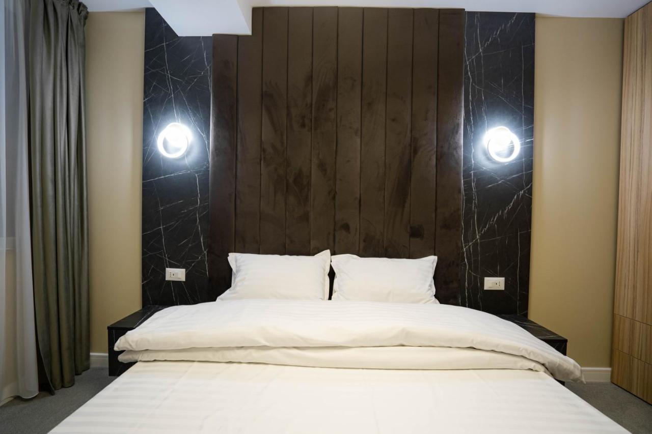 Deluxe Aparthotel Marwell Residence Сучава Экстерьер фото