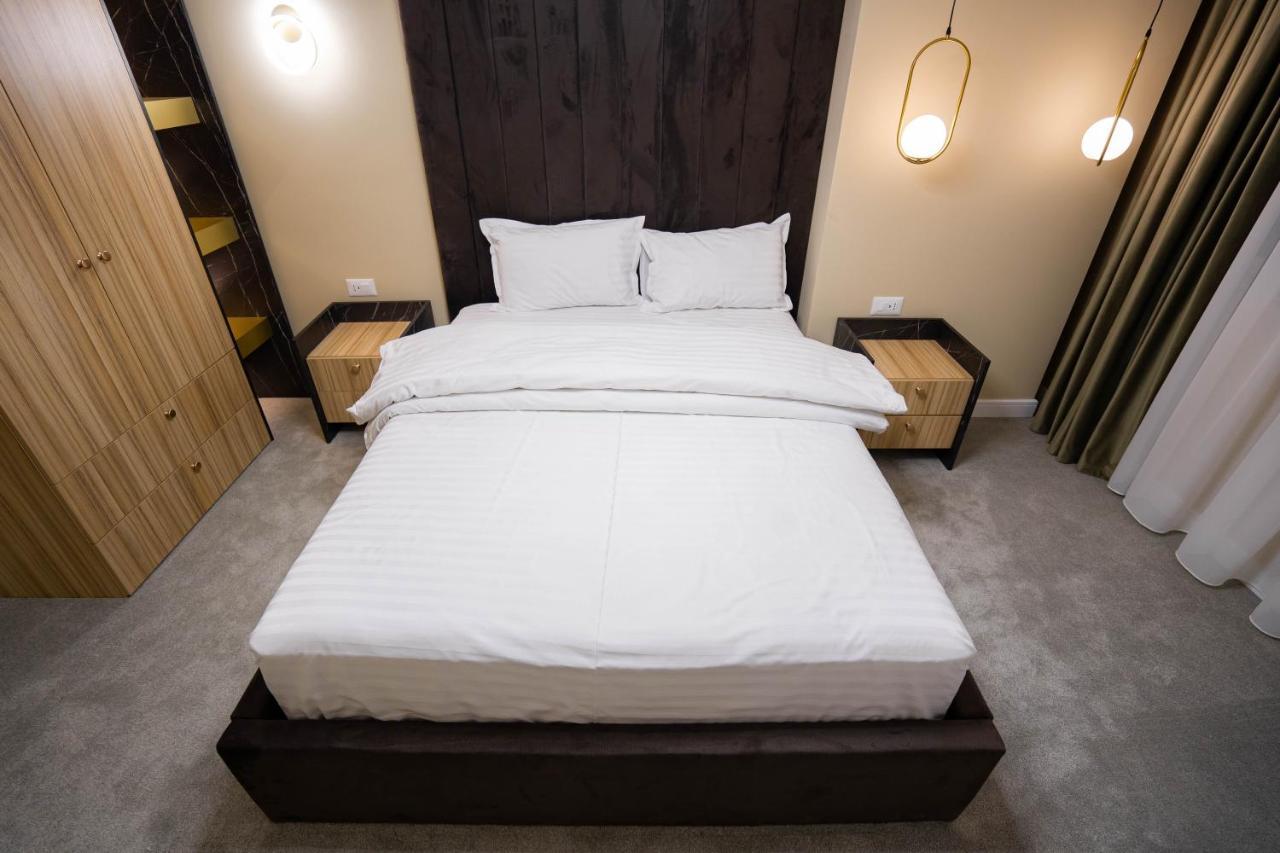 Deluxe Aparthotel Marwell Residence Сучава Экстерьер фото