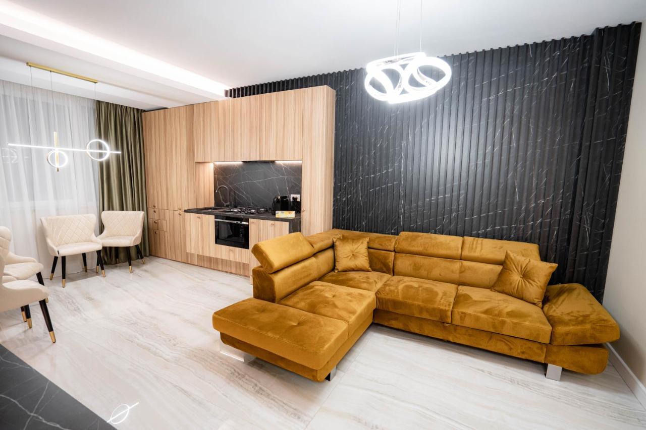 Deluxe Aparthotel Marwell Residence Сучава Экстерьер фото