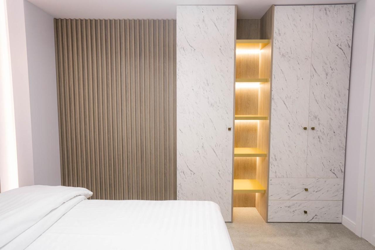 Deluxe Aparthotel Marwell Residence Сучава Экстерьер фото