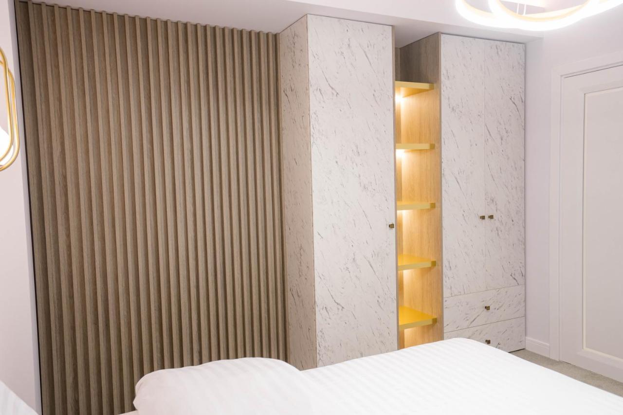 Deluxe Aparthotel Marwell Residence Сучава Экстерьер фото