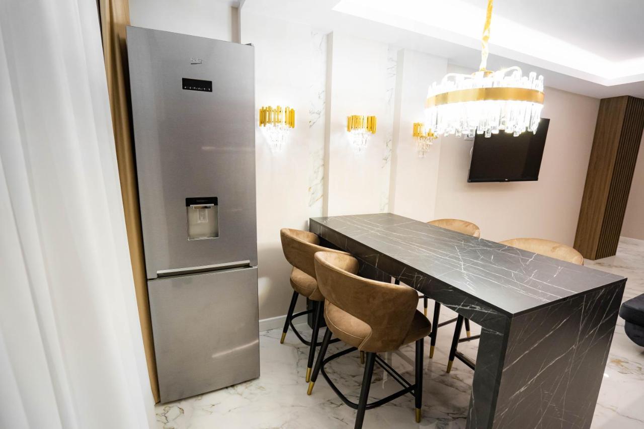 Deluxe Aparthotel Marwell Residence Сучава Экстерьер фото