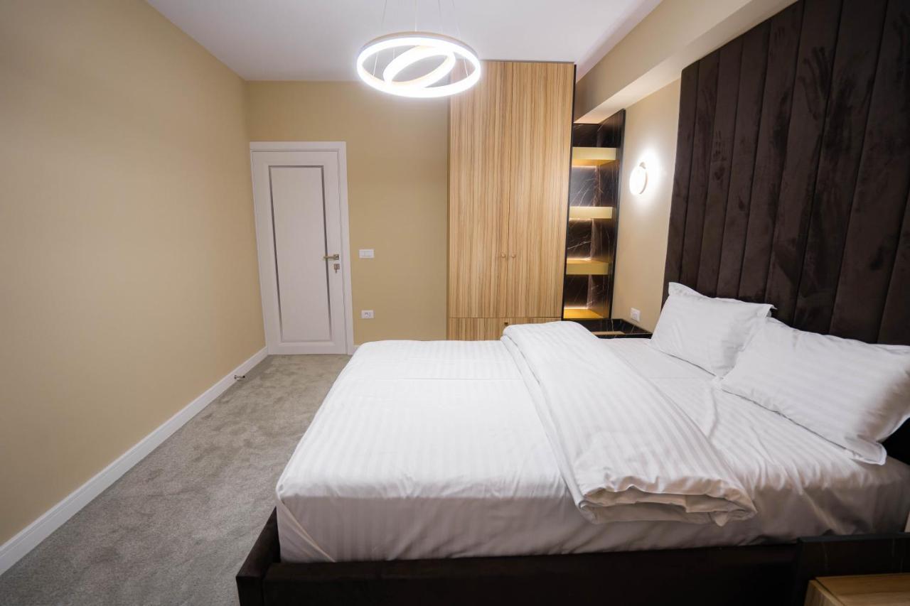Deluxe Aparthotel Marwell Residence Сучава Экстерьер фото