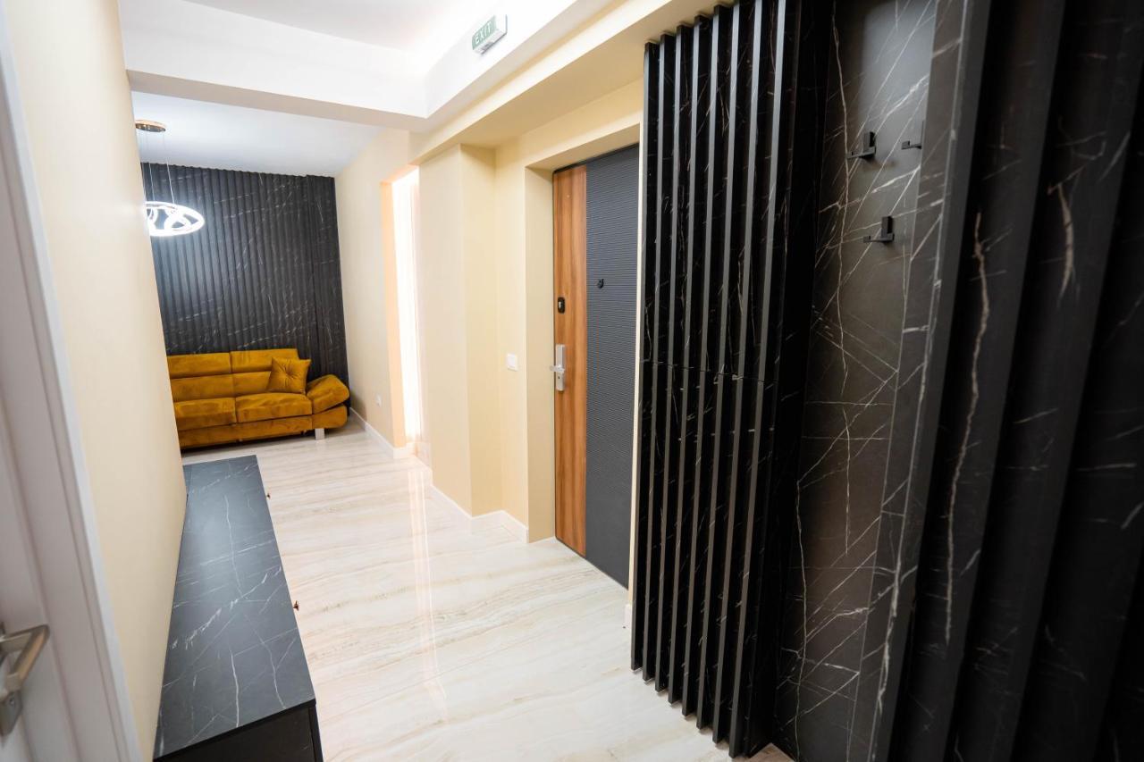 Deluxe Aparthotel Marwell Residence Сучава Экстерьер фото