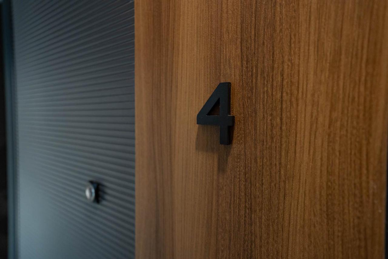 Deluxe Aparthotel Marwell Residence Сучава Экстерьер фото