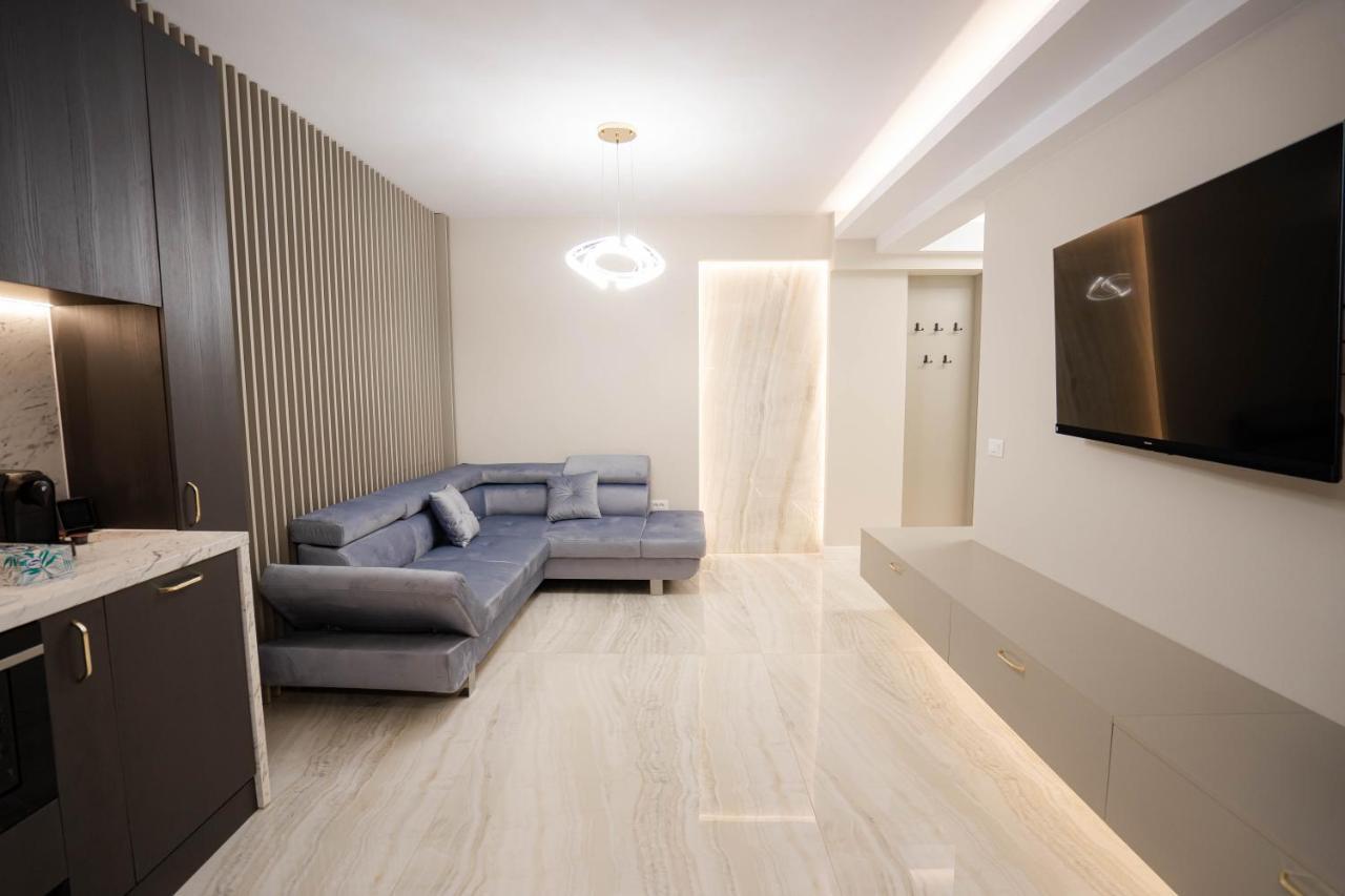 Deluxe Aparthotel Marwell Residence Сучава Экстерьер фото