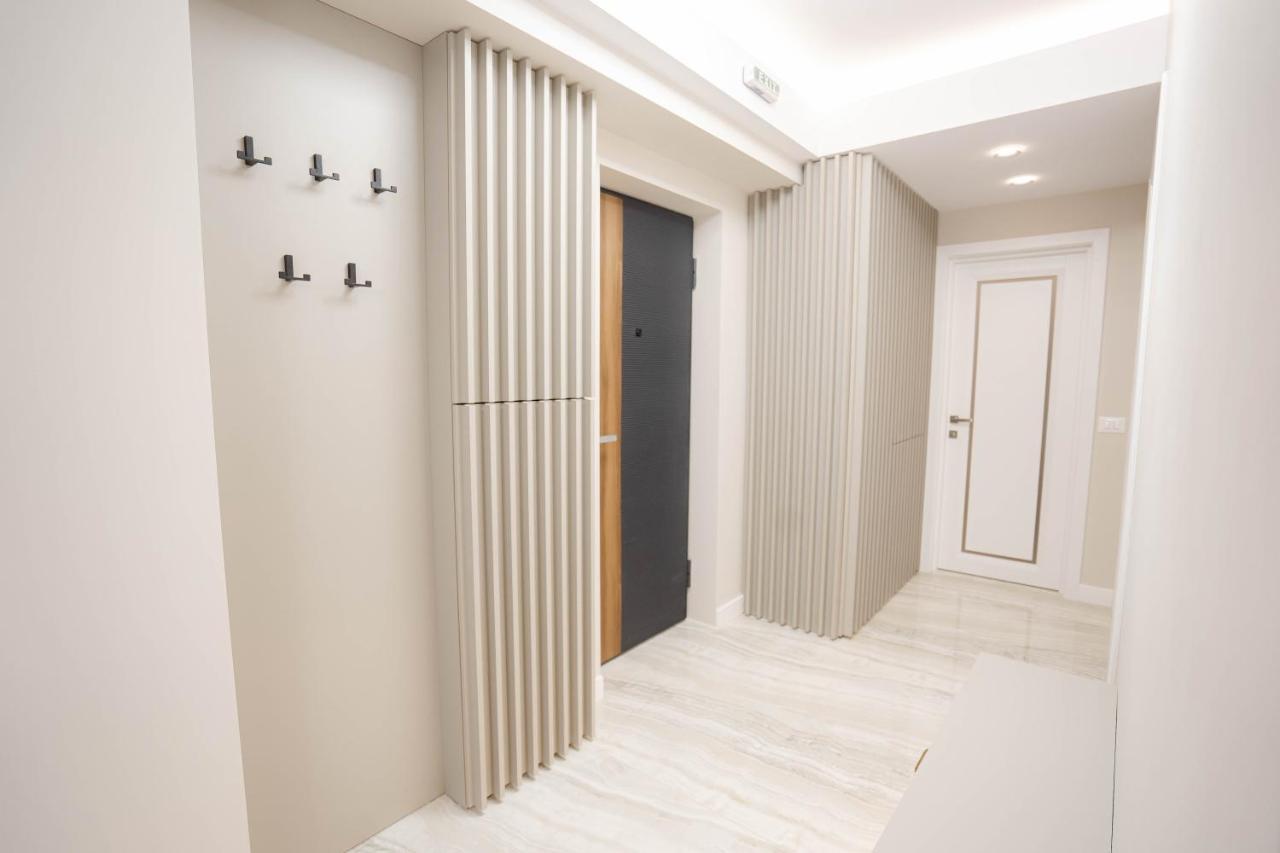 Deluxe Aparthotel Marwell Residence Сучава Экстерьер фото