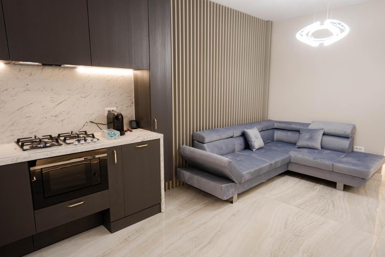 Deluxe Aparthotel Marwell Residence Сучава Экстерьер фото