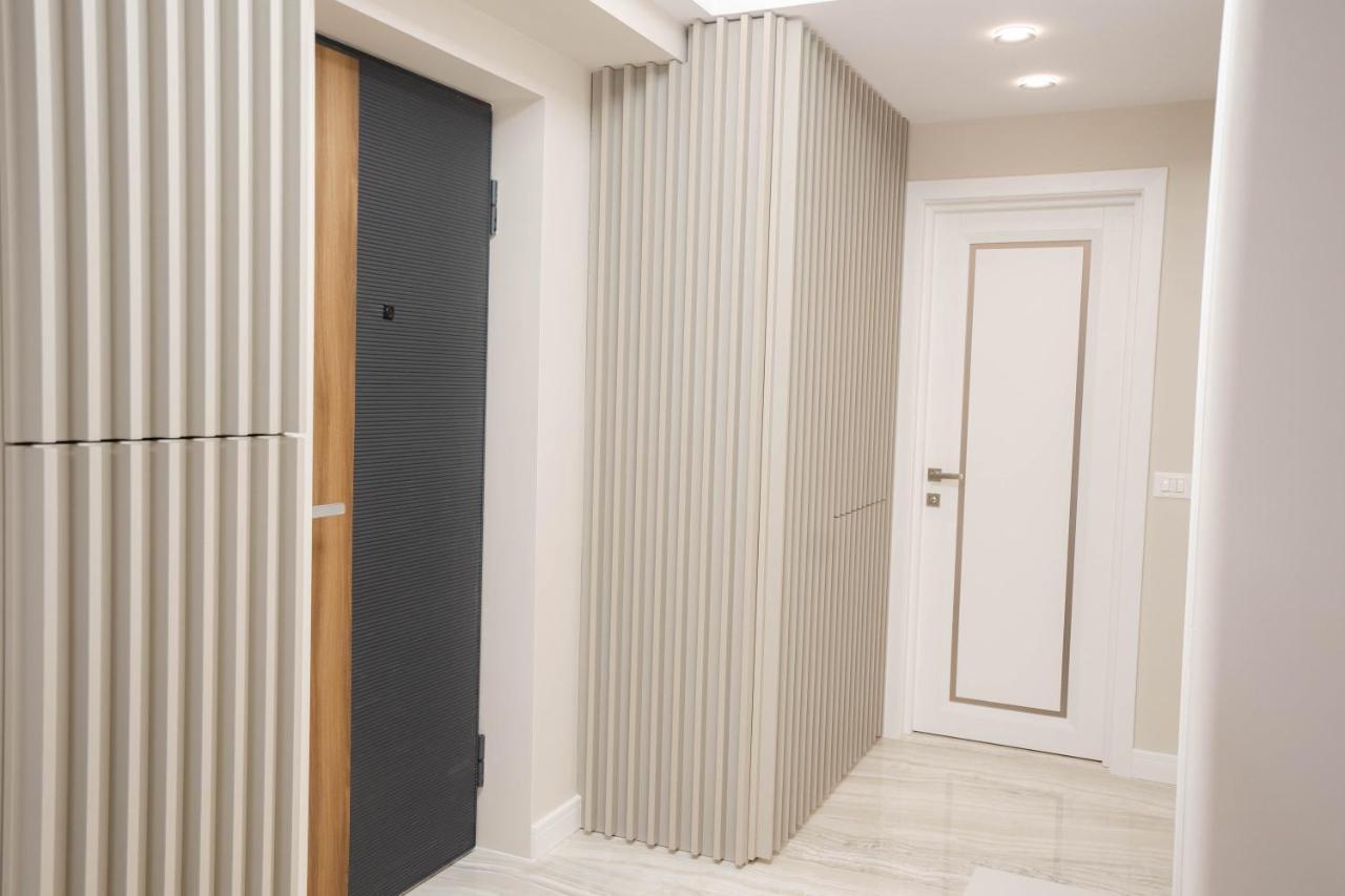 Deluxe Aparthotel Marwell Residence Сучава Экстерьер фото