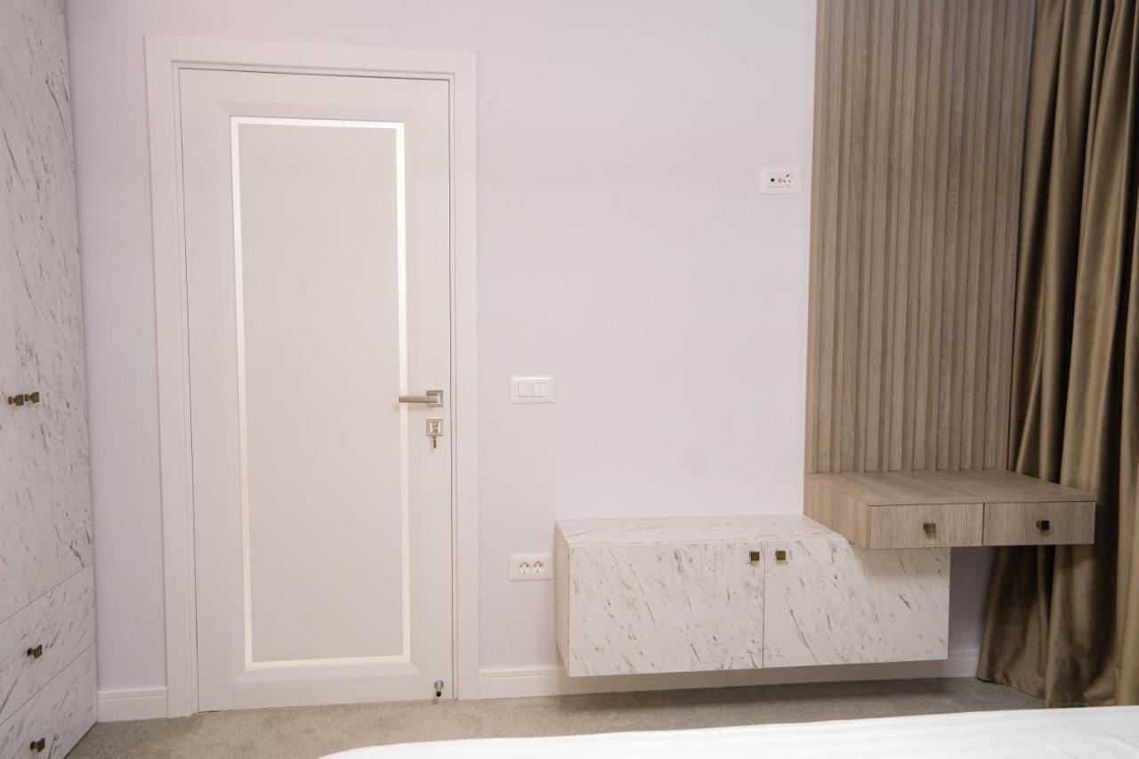 Deluxe Aparthotel Marwell Residence Сучава Экстерьер фото