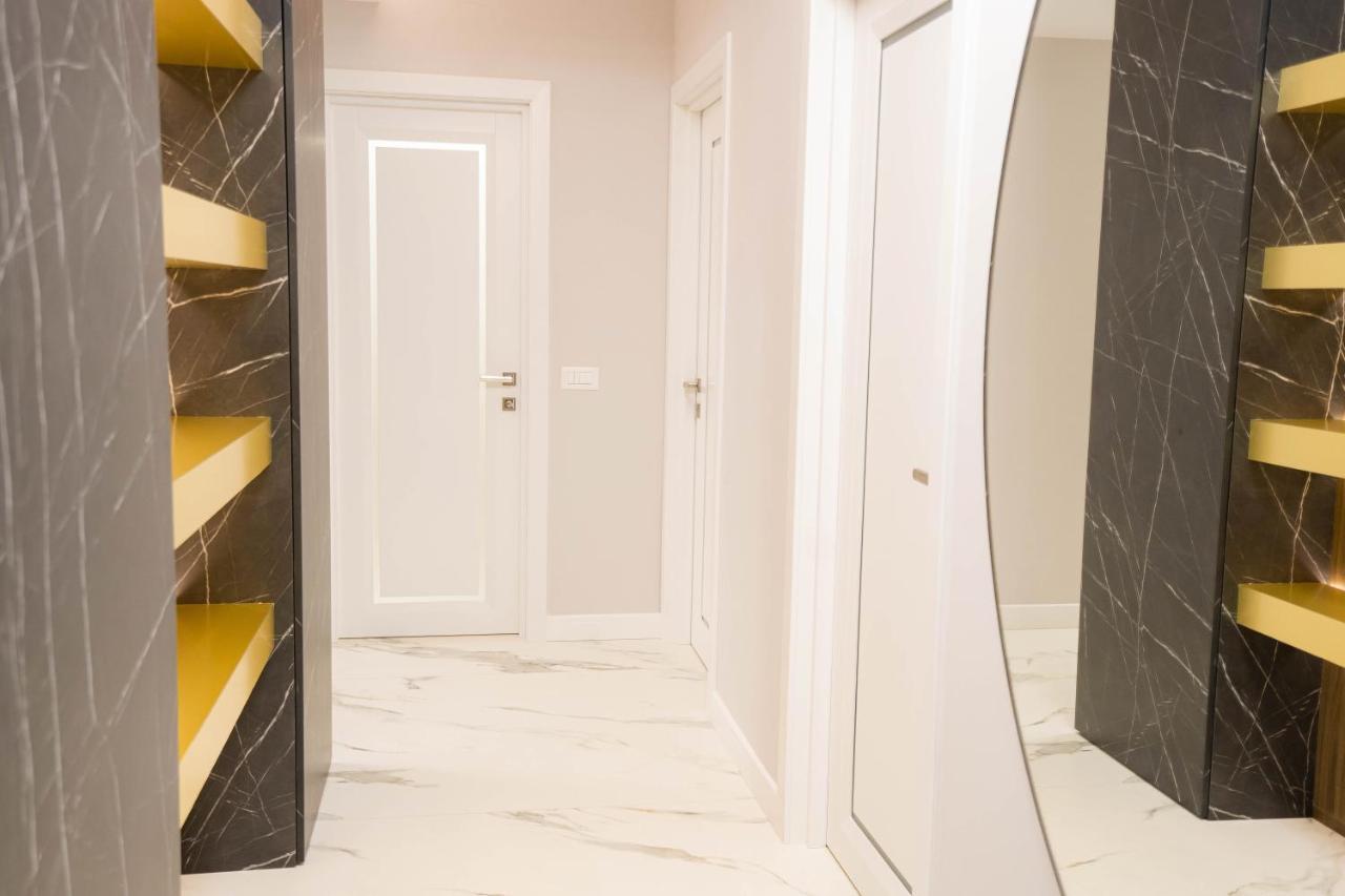 Deluxe Aparthotel Marwell Residence Сучава Экстерьер фото