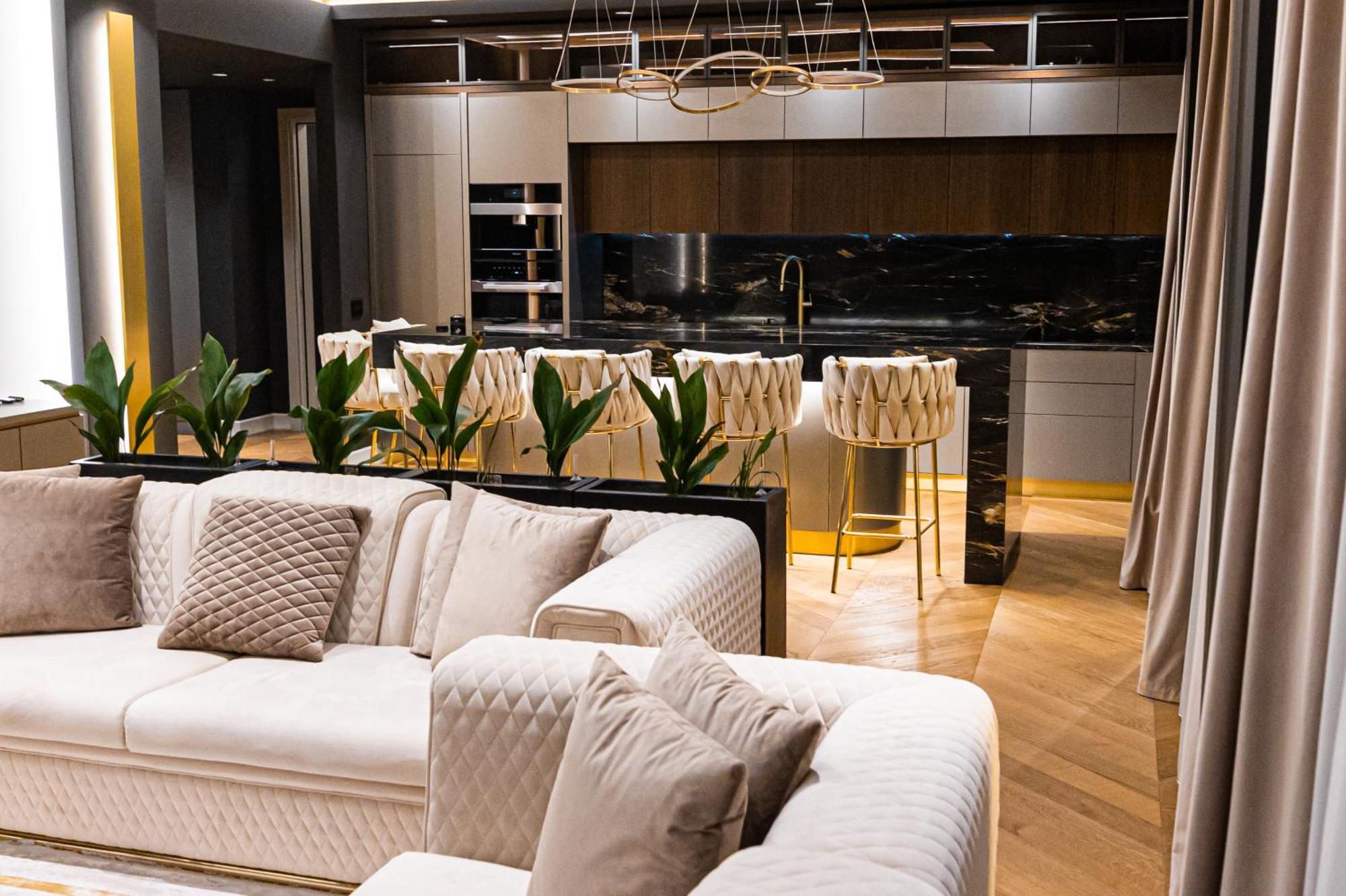 Deluxe Aparthotel Marwell Residence Сучава Экстерьер фото